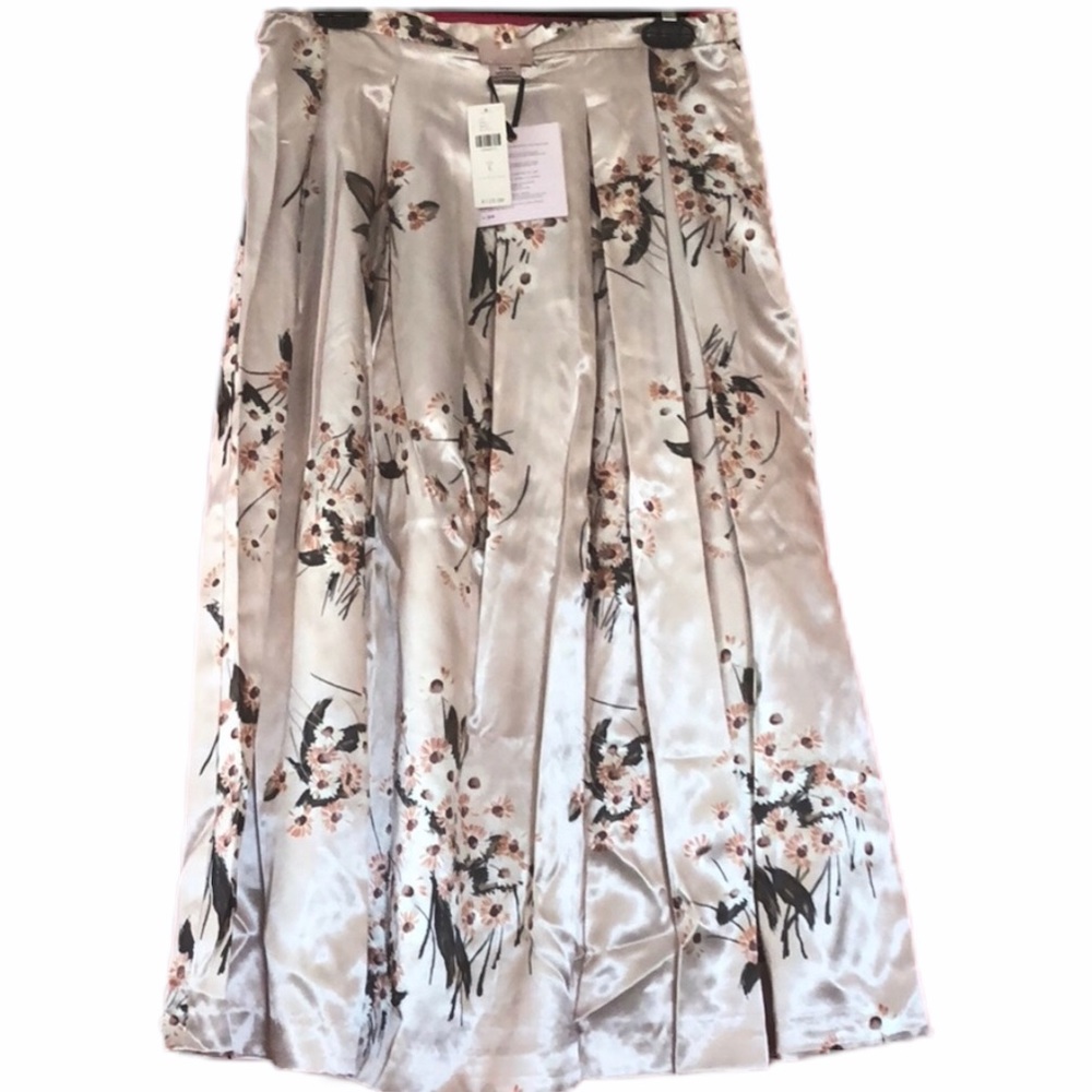 💕 ACCEPTING OFFERS 💕 NWT Della Bee A Line Skirt